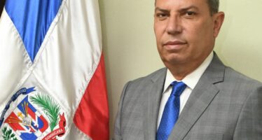 Dominicano preside comisión de infraestructuras de la Confederación Mundial de Béisbol y Softbol