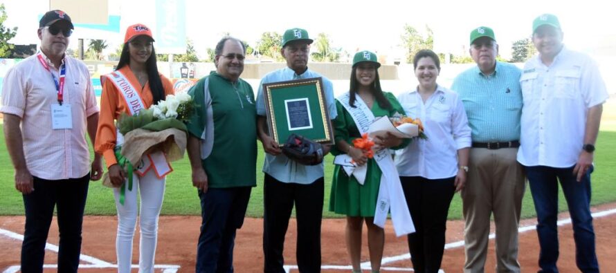 Estrellas Orientales reconocen a Leonidas Henríquez