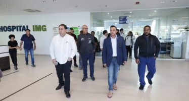 Comisión del SNS visita centros que asisten turistas accidentados en Punta Cana