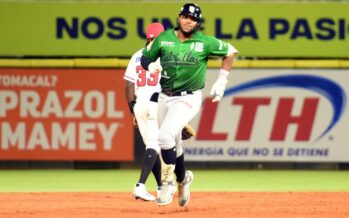 Veras y Cruz jonronean y Estrellas ganan disputado partido a Leones