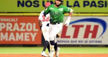 Veras y Cruz jonronean y Estrellas ganan disputado partido a Leones