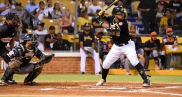 Águilas blanquean Toros 5-0; su cuarta victoria corrida