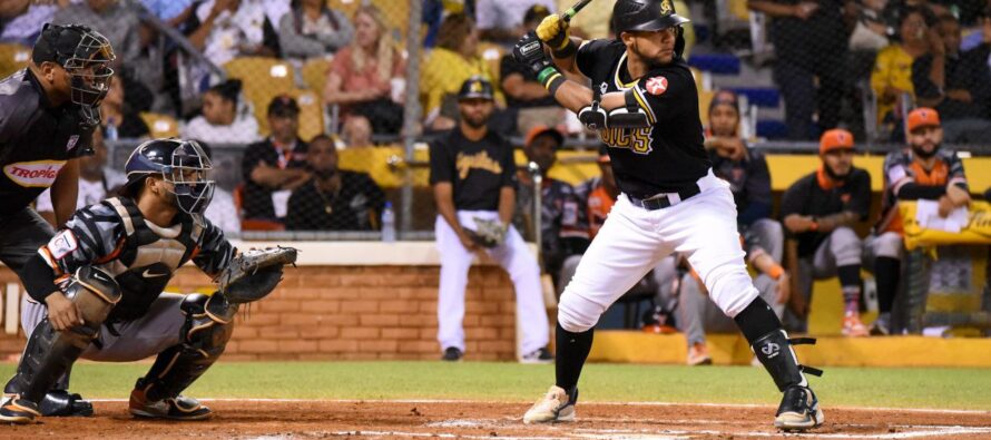 Águilas blanquean Toros 5-0; su cuarta victoria corrida