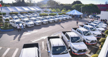 Entregan 67 camionetas al Ministerio de Salud para fortalecer sistema nacional de salud