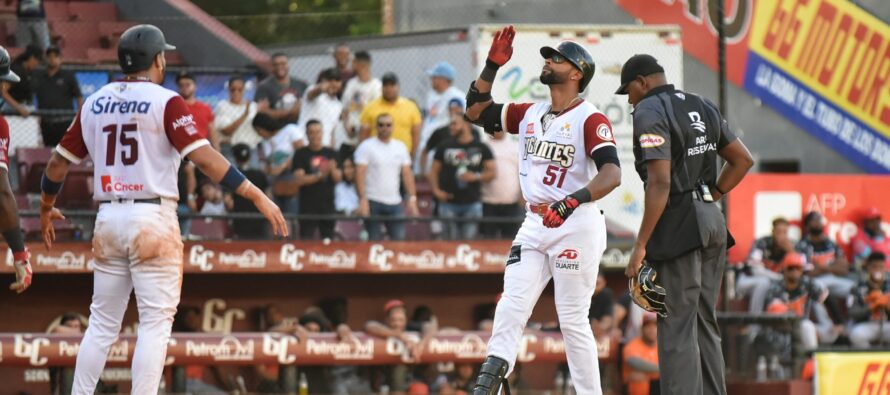 Urrutia y Peguero jonronen en victoria de Gigantes ante Toros