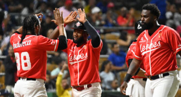 Leones tiran blanqueada y vencen al Licey por primera vez en la temporada