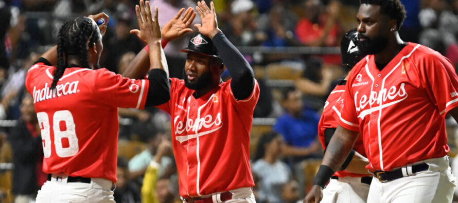 Leones tiran blanqueada y vencen al Licey por primera vez en la temporada