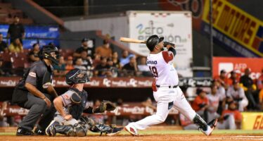 Balentin jonronea y Gigantes ganan su segundo al hilo