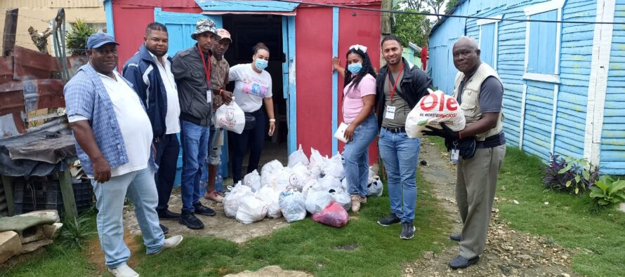 Bávaro Magazine y Transporte Monumental entregan donaciones en Verón, Friusa, Higüey y La Otra Banda