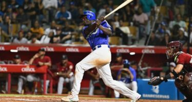 Valdez y Aquino conducen a Licey a derrotar 7-2 a los Gigantes