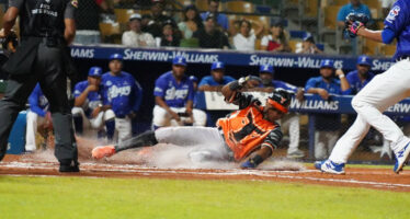 Navarro y Valdés guían triunfo Toros sobre el Licey