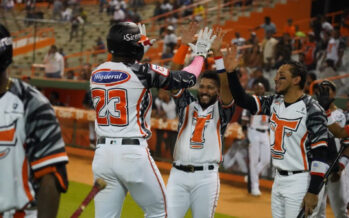 Toros dejan a las Estrellas en el terreno y se acercan al cuarto puesto