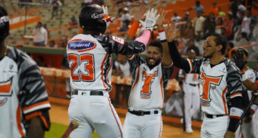 Toros dejan a las Estrellas en el terreno y se acercan al cuarto puesto