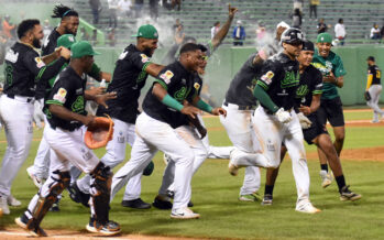 Estrellas clasifican a la serie semifinal al vencer a las Águilas 2-1