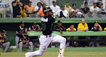 Estrellas blanquean Águilas 5-0; todos los equipos con 1-1