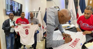 Alcalde de SPM sostiene encuentro con expelotero de grandes ligas Juan Samuel
