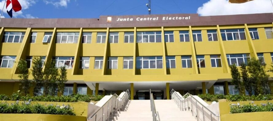 JCE aprueba voto y escrutinio manual, digitalización, escaneo y transmisión de resultados en elecciones 2024