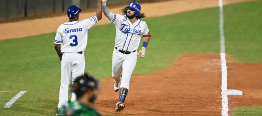 Valdés lanza como maestro; Licey inicia con triunfo ante Estrellas