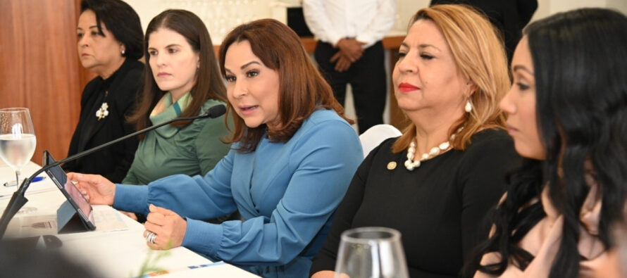 Ministerio de la Mujer realiza encuentro para discutir agenda legislativa de igualdad