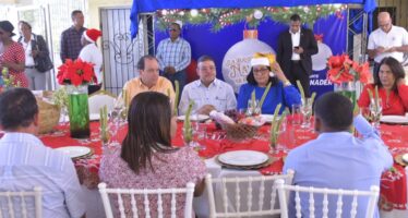 Camacho encabeza el inicio en Hato Mayor del programa “Primero tu Navidad”