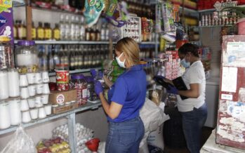 Realizan operativos preventivos para impedir venta de alcohol falsificado en festividades navideñas