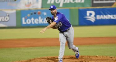 Licey propina segunda derrota corrida a Estrellas y provoca cuádruple empate