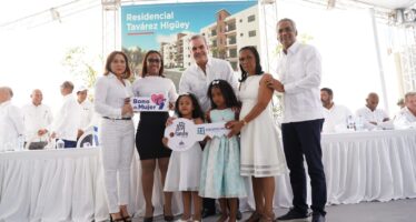 Entregan 96 apartamentos del Plan Nacional de Viviendas Familia Feliz en Higüey