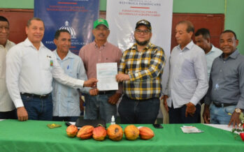 FEDA entrega RD 6,496,000 para construcción de viveros de cacao