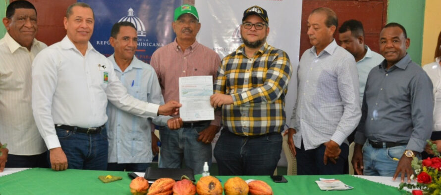 FEDA entrega RD 6,496,000 para construcción de viveros de cacao