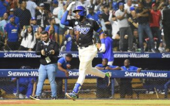 Licey sigue en la cima en el todos contra todos con rally grande ante Águilas