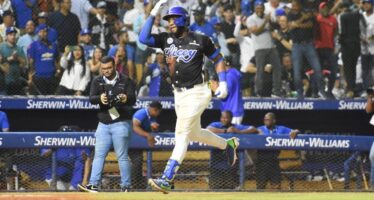 Licey sigue en la cima en el todos contra todos con rally grande ante Águilas