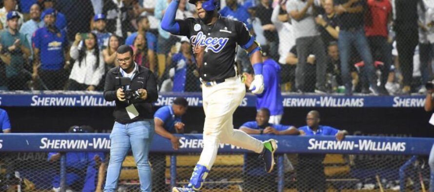 Licey sigue en la cima en el todos contra todos con rally grande ante Águilas