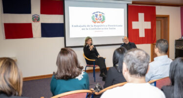 Vicepresidenta Raquel Peña se reúne con dominicanos en Suiza