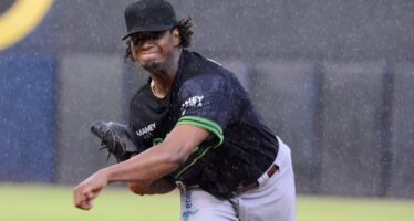 Estrellas se imponen a las Águilas para mantener el empate con Licey en la cima del round robin