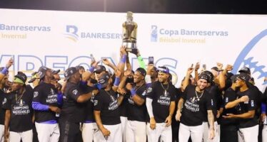 Tigres del Licey logran la corona 23; Mel Rojas Jr. remolcó la carrera de la victoria