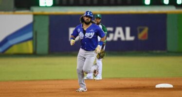 Hall y Alfaro colocan al Licey a una victoria de la corona 23