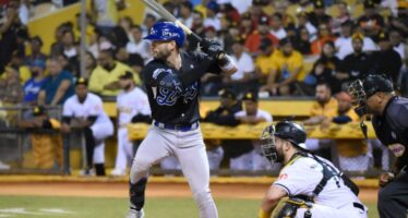 Hall y Barrera lideran a los Tigres a derrotar a las Águilas