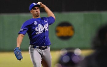 Licey gana y empata la final; Valdés, Rojas Jr. y Blanco sobresalen