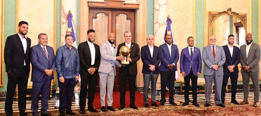 Presidente Abinader recibe a Tigres del Licey, campeones Nacionales y del Caribe