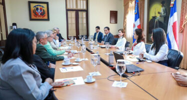 Gobierno y Colegio Médico Dominicano acuerdan extender la tregua y continuar el diálogo