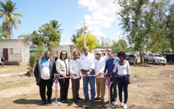 Gobierno lleva luz a 47 familias del Batey Don López en Hato Mayor