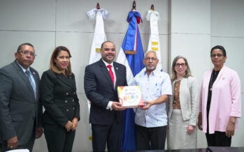 Ministerio de Educación y Defensor del Pueblo acuerdan reforzar enseñanza de la Constitución en las escuelas