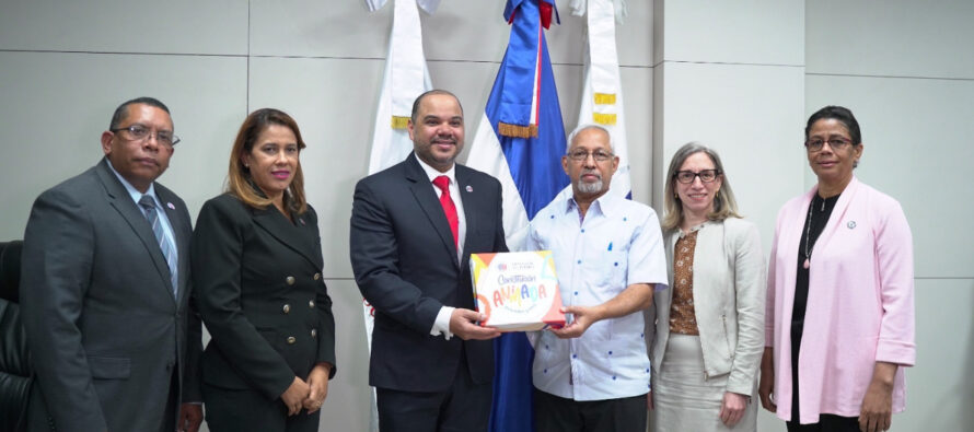 Ministerio de Educación y Defensor del Pueblo acuerdan reforzar enseñanza de la Constitución en las escuelas