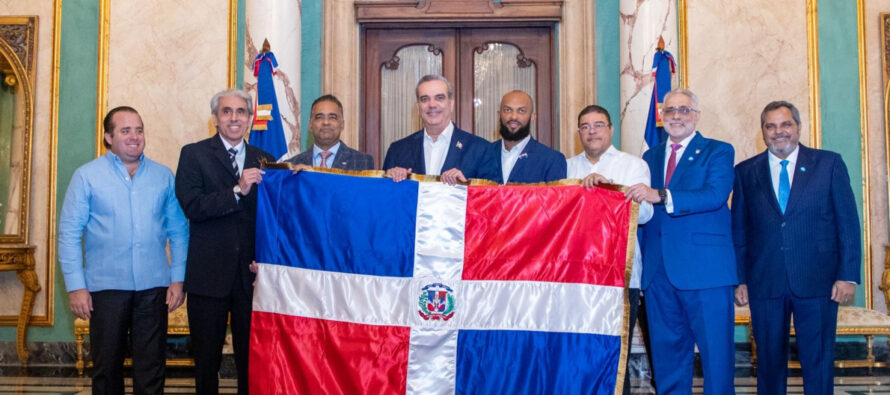 Presidente Abinader recibe a los campeones nacionales Tigres del Licey