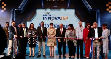 Vicepresidenta Raquel Peña encabeza inauguración de feria INNOVATEP