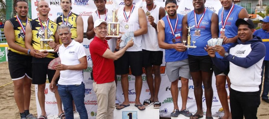 Ganadores en masculino del voleibol playero de Hato Mayor 2023