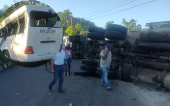 Una patana impacta autobús escolar en Hato Mayor; Reportan fallecidos y heridos