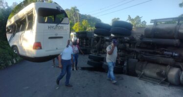 Una patana impacta autobús escolar en Hato Mayor; Reportan fallecidos y heridos