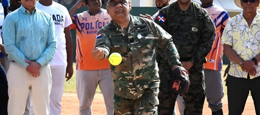 Fedosa reconoce apoyo del mayor general Hernández Olivero al softbol dominicano