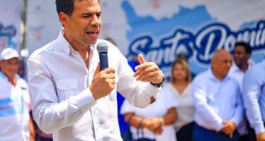 Roberto Ángel destaca programas educativos y capacitaciones técnicas ofrecidas a través de “Primero Tú”